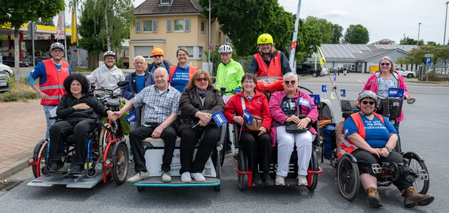 Gruppenbild mit Rollifahrern
