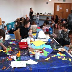 Eltern spielen mit Ihren Kindern