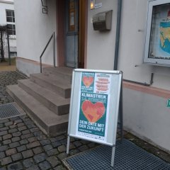 Passantenstopper vor einem Hauseingang