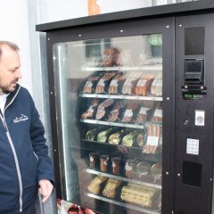 Besuch am Wurstautomat
