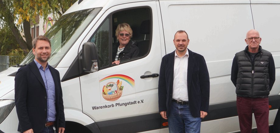 V.l. Christian Dreher (Vorstandsvorsitzender R-Biopharm AG), Heidi Neeb (Warenkorb Pfungstadt e.V.), Patrick Koch (Bürgermeister Stadt Pfungstadt) und Jörg Eisenstecken (1. Vorsitzender, Warenkorb Pfungstadt e.V.)