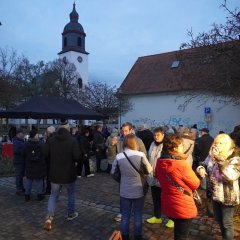 Pfungstädter Naschmarkt Viele Besucher auf dem winterlichen Markt