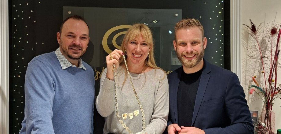 Beide Bürgermeister bei Übergabe der Amtskette